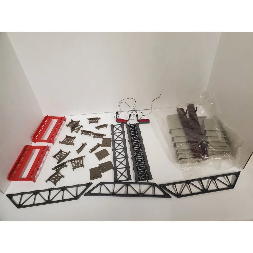 Life Like Ho Train Assortment Of Bridge Parts And Pieces